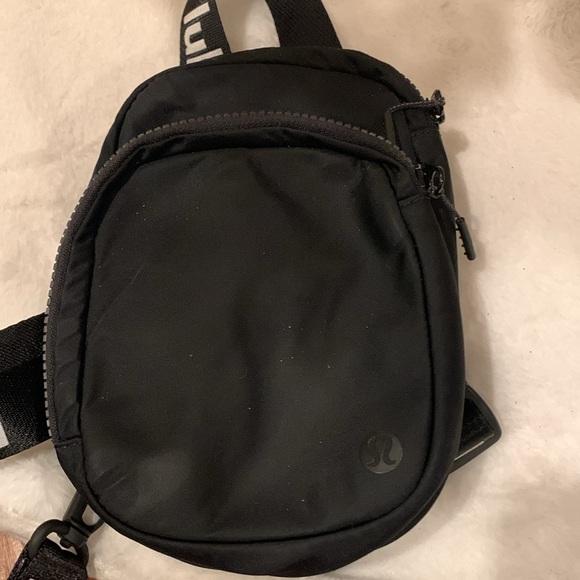 Lululemon crossbody - Picture 6 of 7
